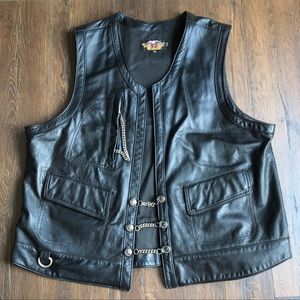 EUC Harley Davidson leather vest w/closure bottons.logo on back /Harley owners